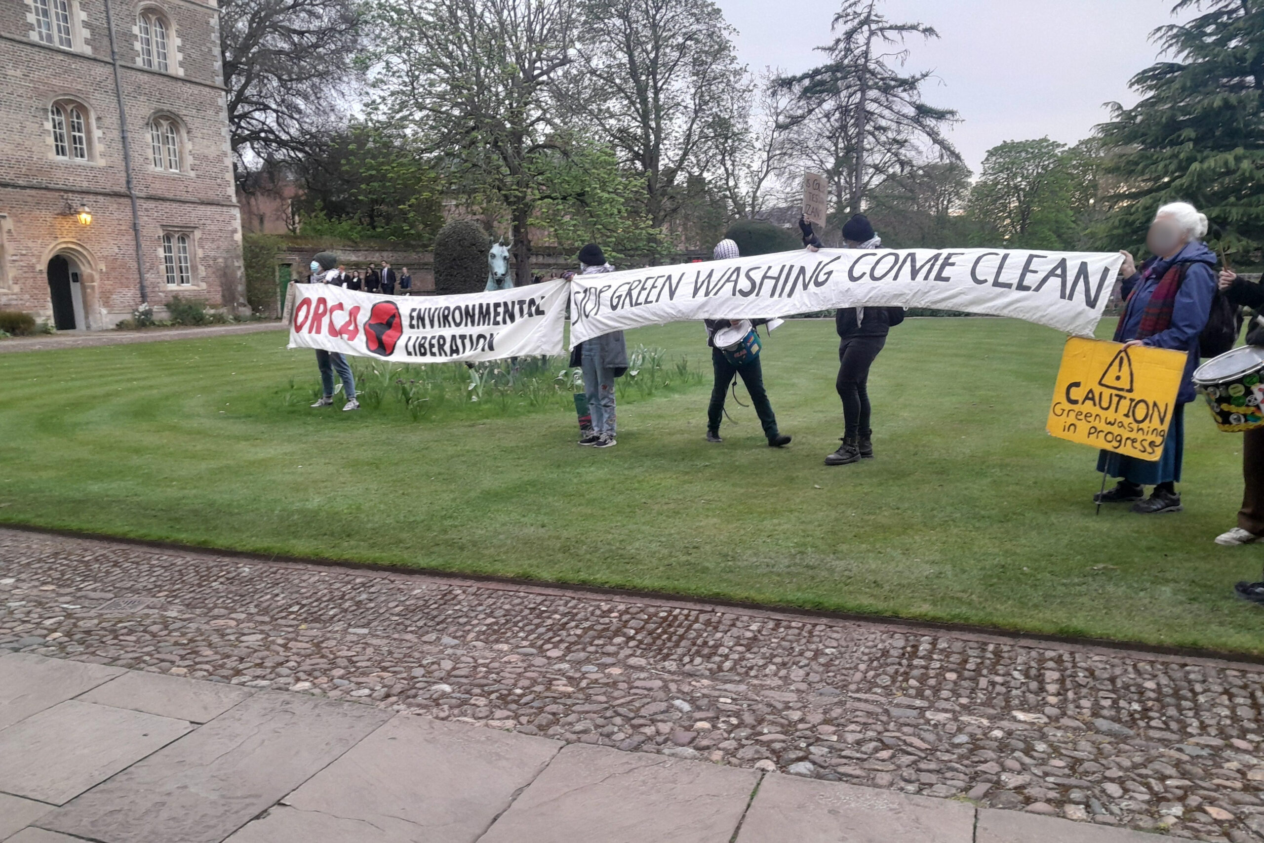Press release: Cambridge activists disrupt dinner in protest against greenwash ties